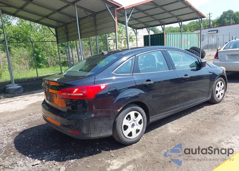 2017 Ford Focus S z USA, uszkodzony, nr VIN 1FADP3E22HL307064